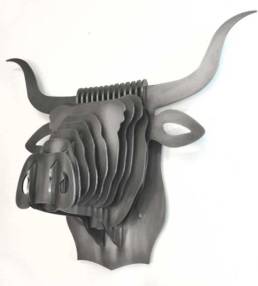 Création en inox pour un trophée tête de taureau